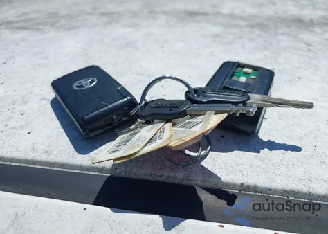 2005 Toyota Prius z USA, uszkodzony, nr VIN JTDKB20U053122087